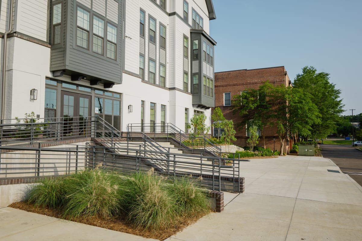 Apartments on Lakeland Drive, Jackson MS The Quarter House